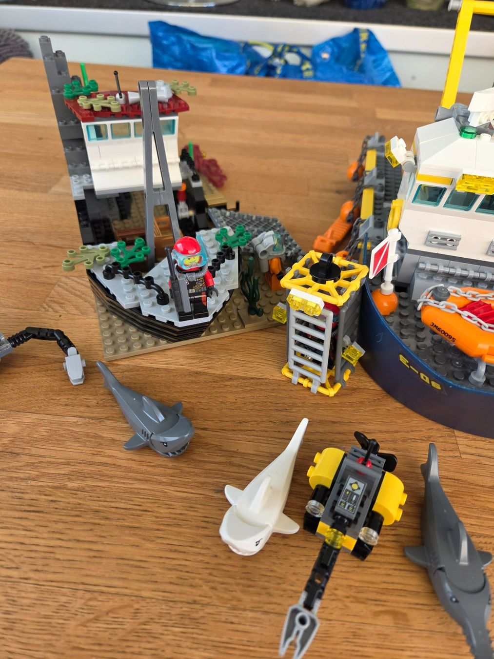 Lego Kit di costruzioni: Lego 60095 Deep Sea Exploration Vessel – Usato da Thun venduto da Reda68 7