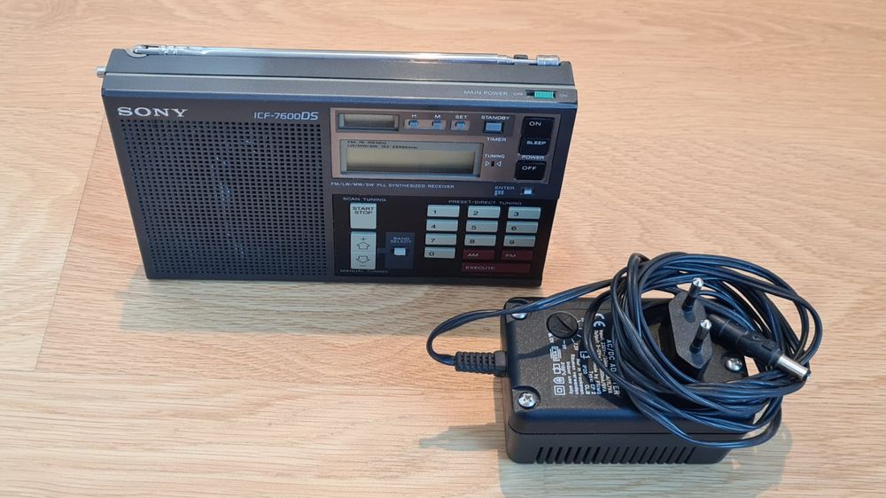 Sony ICF7600D Avec Ampli D'antenne Sony AN1 – Récepteur AM/FM/BLU, état Correct