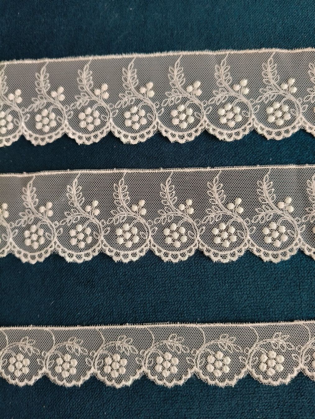 Nastri decorativi: Spitzenstoff mit Blumenmuster — Wunderschöne, feine Spitze – Nuovo (secondo la descrizione) da Urtenen-Schönbühl venduto da sep_k9jk 1
