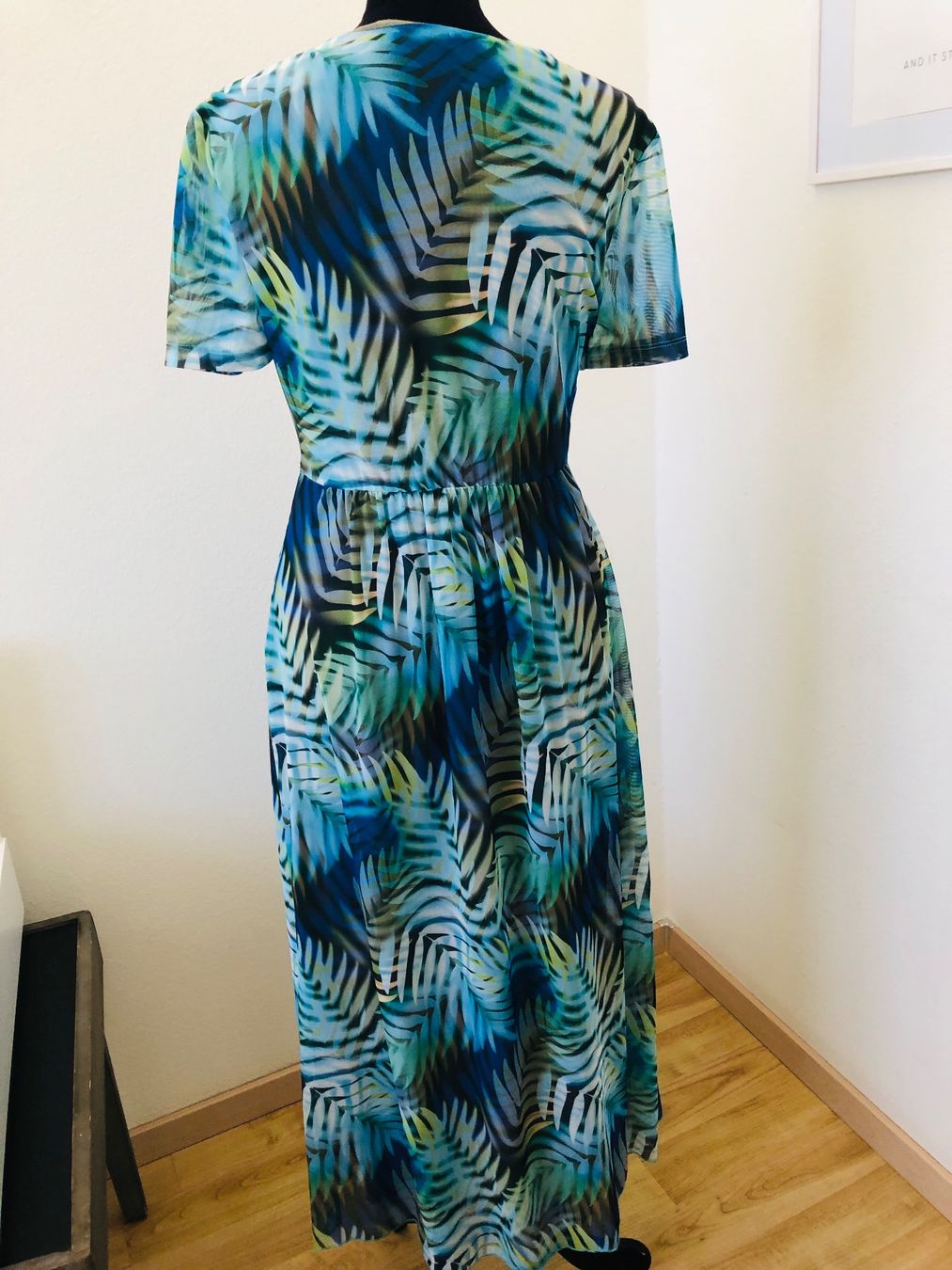 Vestiti: Sommerliches Maxikleid mit Palmenmuster, Grösse 36 – Nuovo (secondo la descrizione) da Arlesheim venduto da leyRum4.5 4