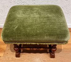Vintage Hocker grüner Samt – gedrechseltes Holz & Fransen