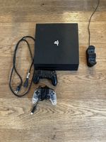 PlayStation 4 PRO 1000gb mit Ladestation & 2 Controller