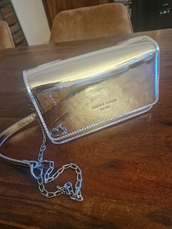 Handtasche in Silber Glanz