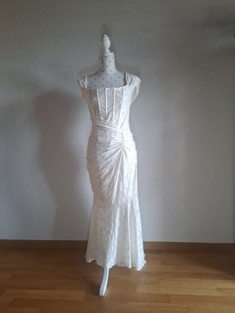Abendkleid cremefarben mit Struktur Grösse M 