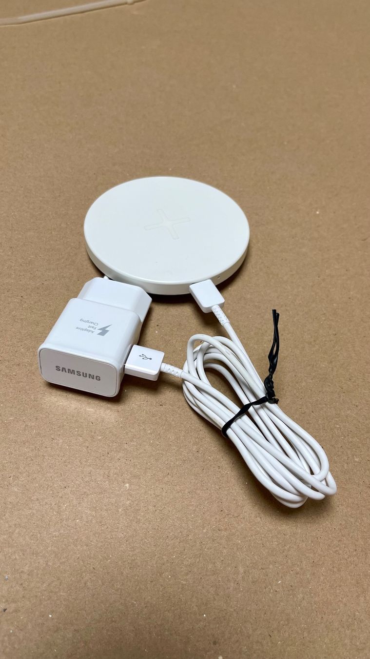 Samsung Caricabatterie: Ikea Wireless QI Ladegerät mit Samsung Netzteil – Usato da Aesch BL venduto da CollectorsBest