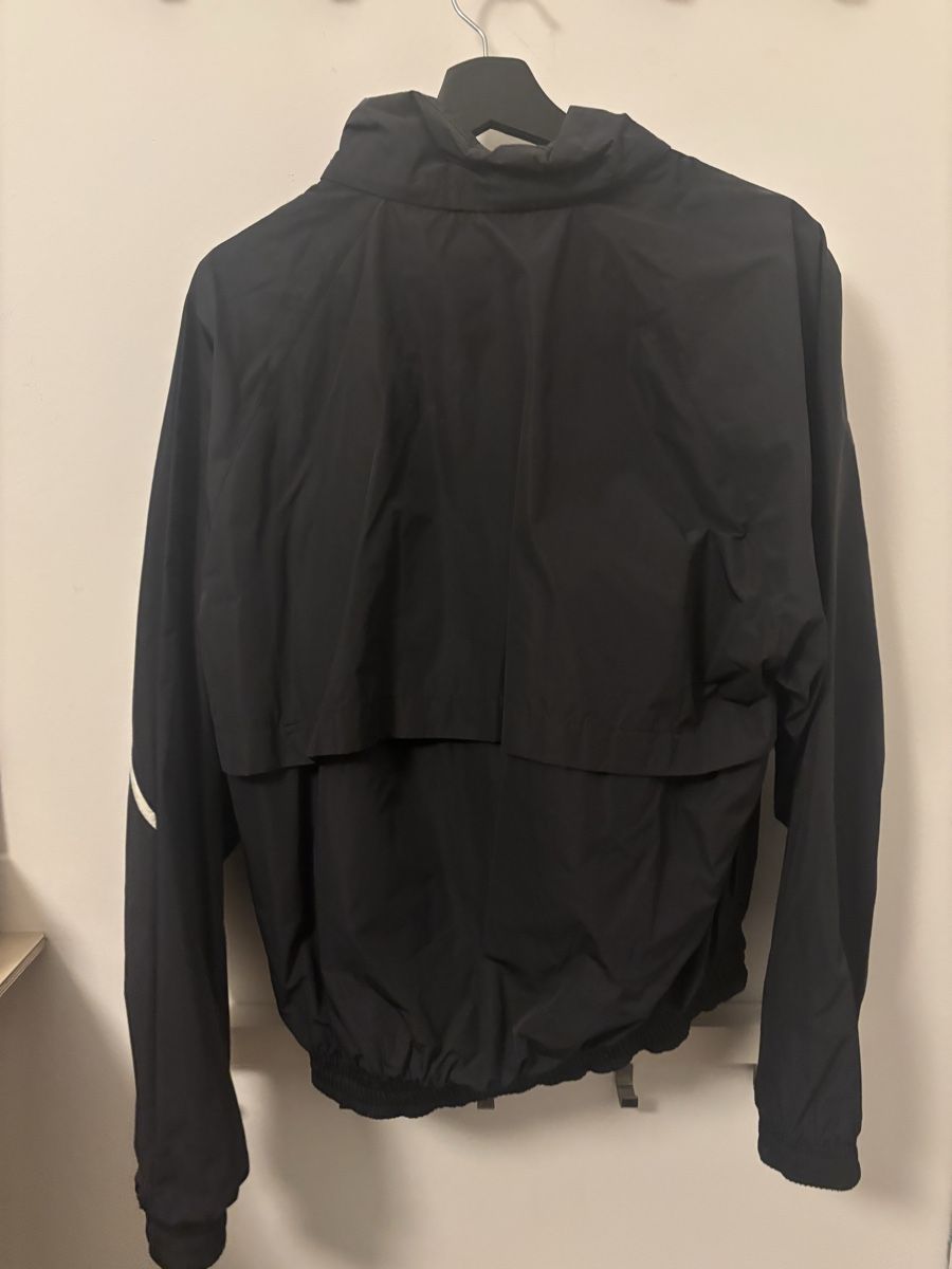 Nike Giacche: Nike Windbreaker schwarz  – Nuovo (secondo la descrizione) da Zürich venduto da sop_tq8x 1