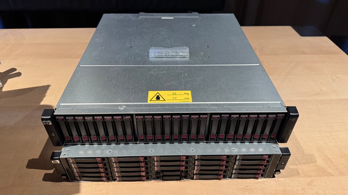 Server: HP Storage P2000 G3 & D2700 inkl. Caddies – Gebraucht aus Gutenswil von Naef76