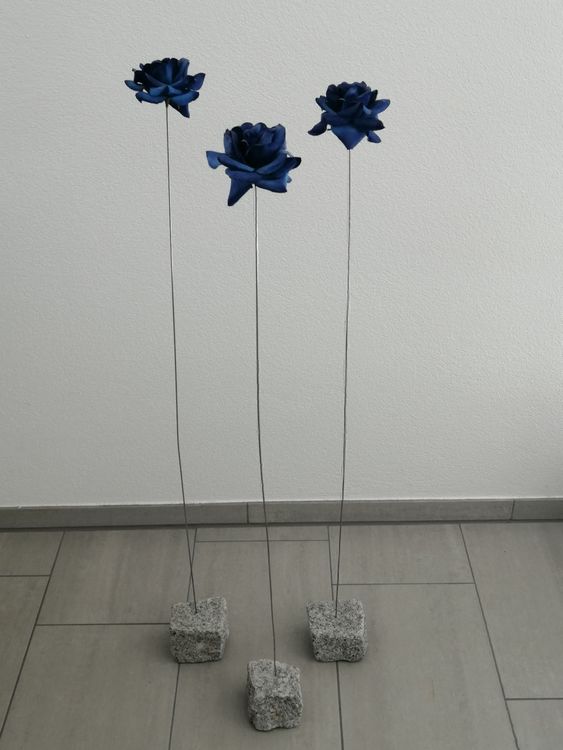 Kunstobjekt mit blauen Blumen (Gebraucht) in Hefenhofen für CHF 1 – nur ...