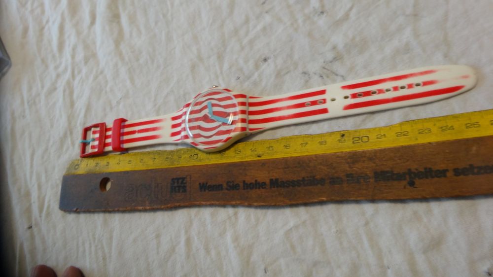 Swatch Montres: S-WATCH HEREN  GRÖÖSEUHR,QUARTZ.NEU BATTRY.LÄÜFT--38X50MM – D'occasion à zürich par ahmad01 2