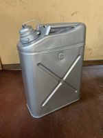 Bidon Jerrycan 20L Toyota séries 4,6,7 et Hilux  avec bec