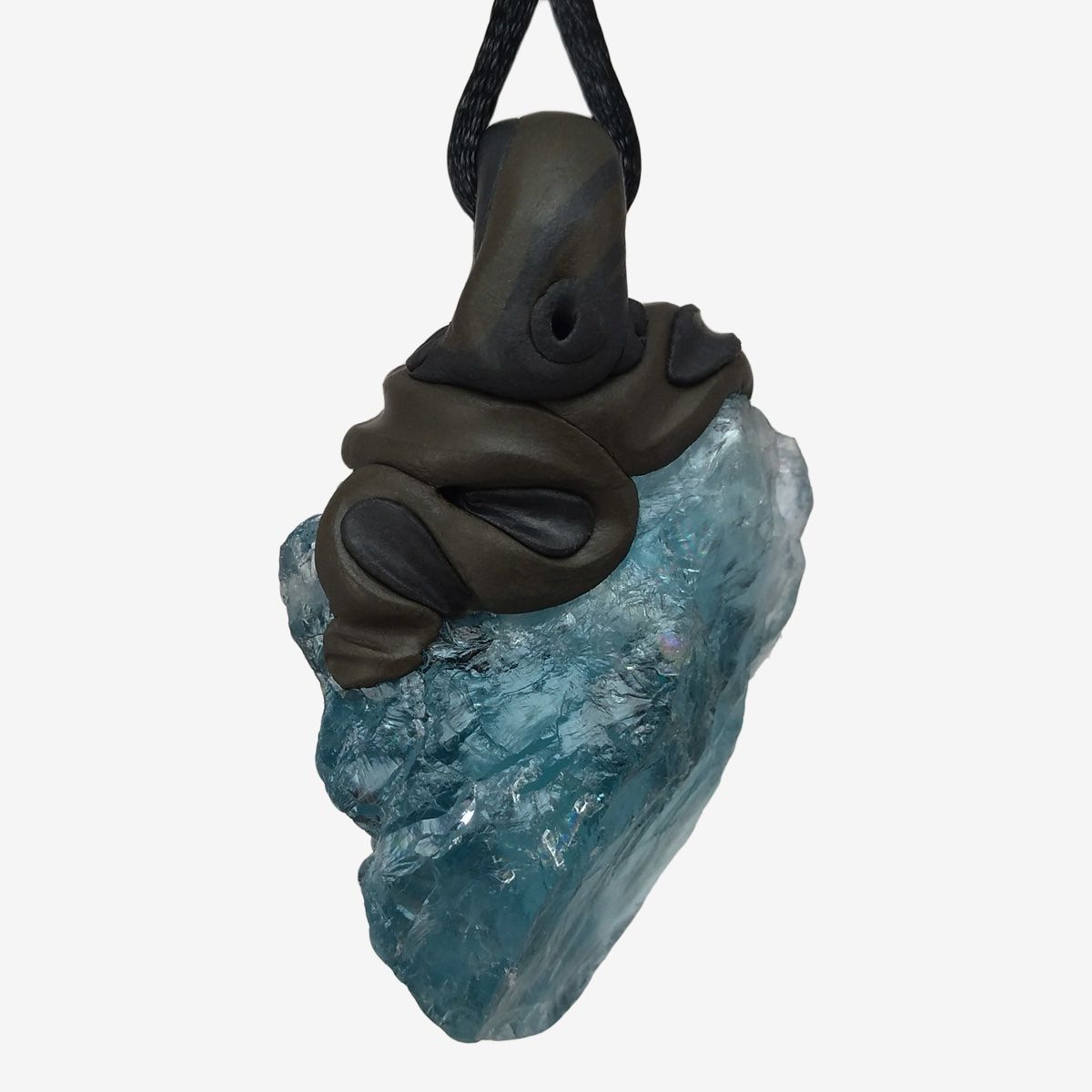 Minerali & Pietre curative: Blauer roher Fluorit Steinanhänger mit eingefasstem Pyrit – Nuovo e nell'imballaggio originale da Meilen venduto da Kaleidoskopia 2