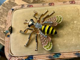 VINTAGE BROSCHE INSEKT MIT GABLONZER STRASSSTEINE UND EMAIL