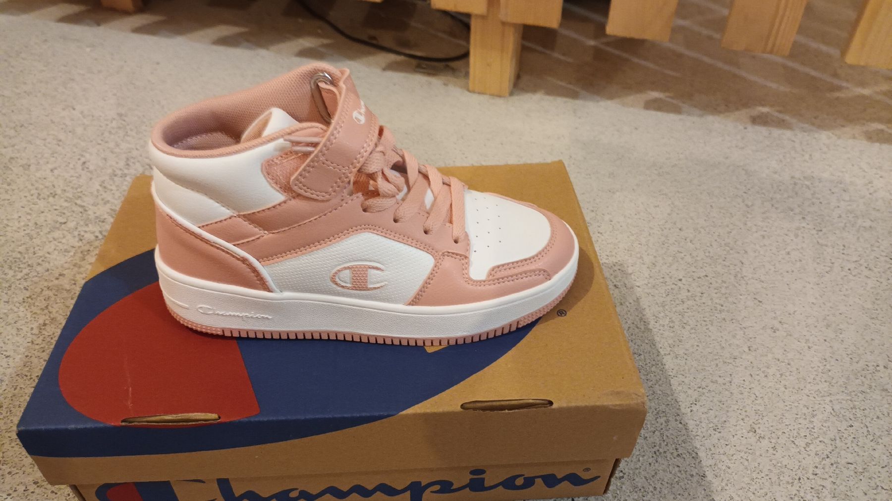 Champion Schuhe für Mädchen: Neue Champion Schuhe Gr.34 – Neu und originalverpackt aus chur von erika025