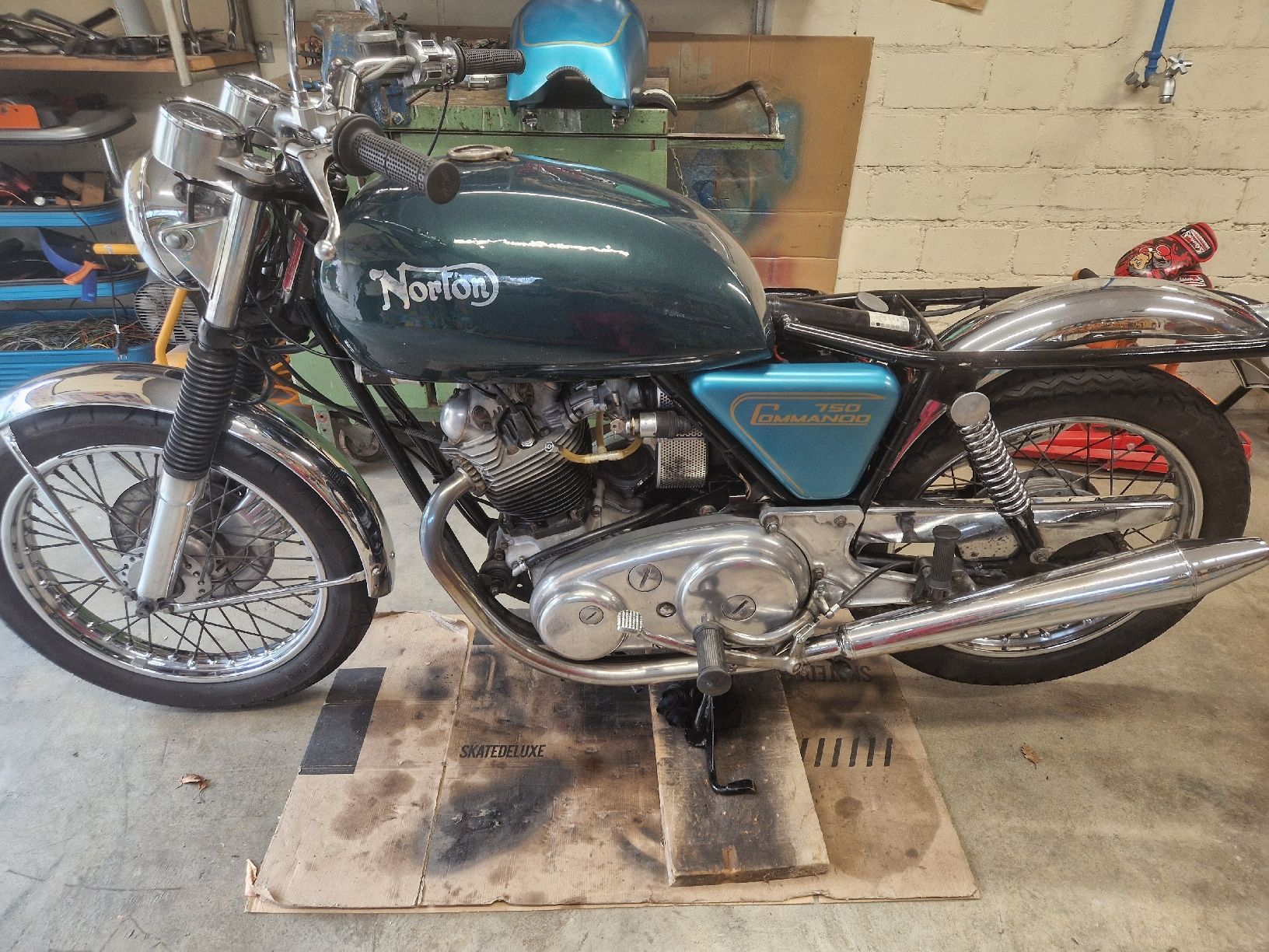Norton Toutes les pièces détachées moto: Norton Commando Interstate Tank – D'occasion à Trimbach par Labelskillz