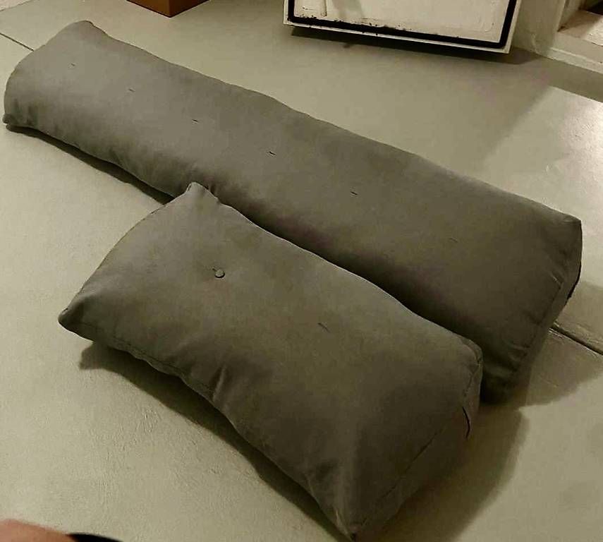 Coussins: Long cushions  – D'occasion à Zürich par carlottaf