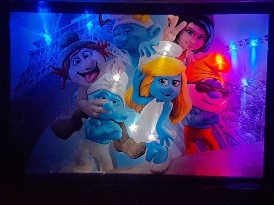 Foto & Immagini: LED Leuchtbild die Schlümpfe in Paris – Usato da Kilchberg ZH venduto da ruedi34 1