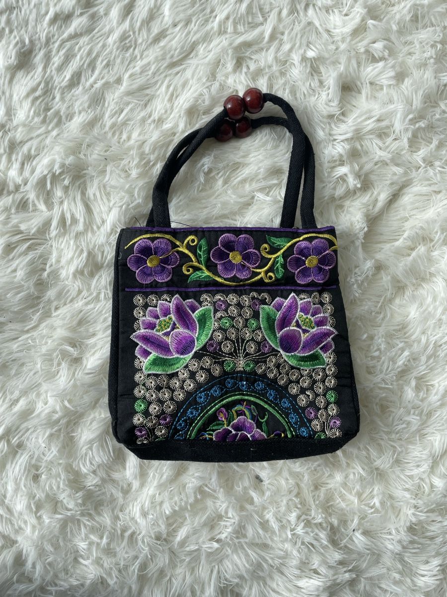 Borse: PETIT SAC À MAIN BRODÉ NOIR ET VIOLET – Nuovo (secondo la descrizione) da Lausanne venduto da mau_6tnl 1