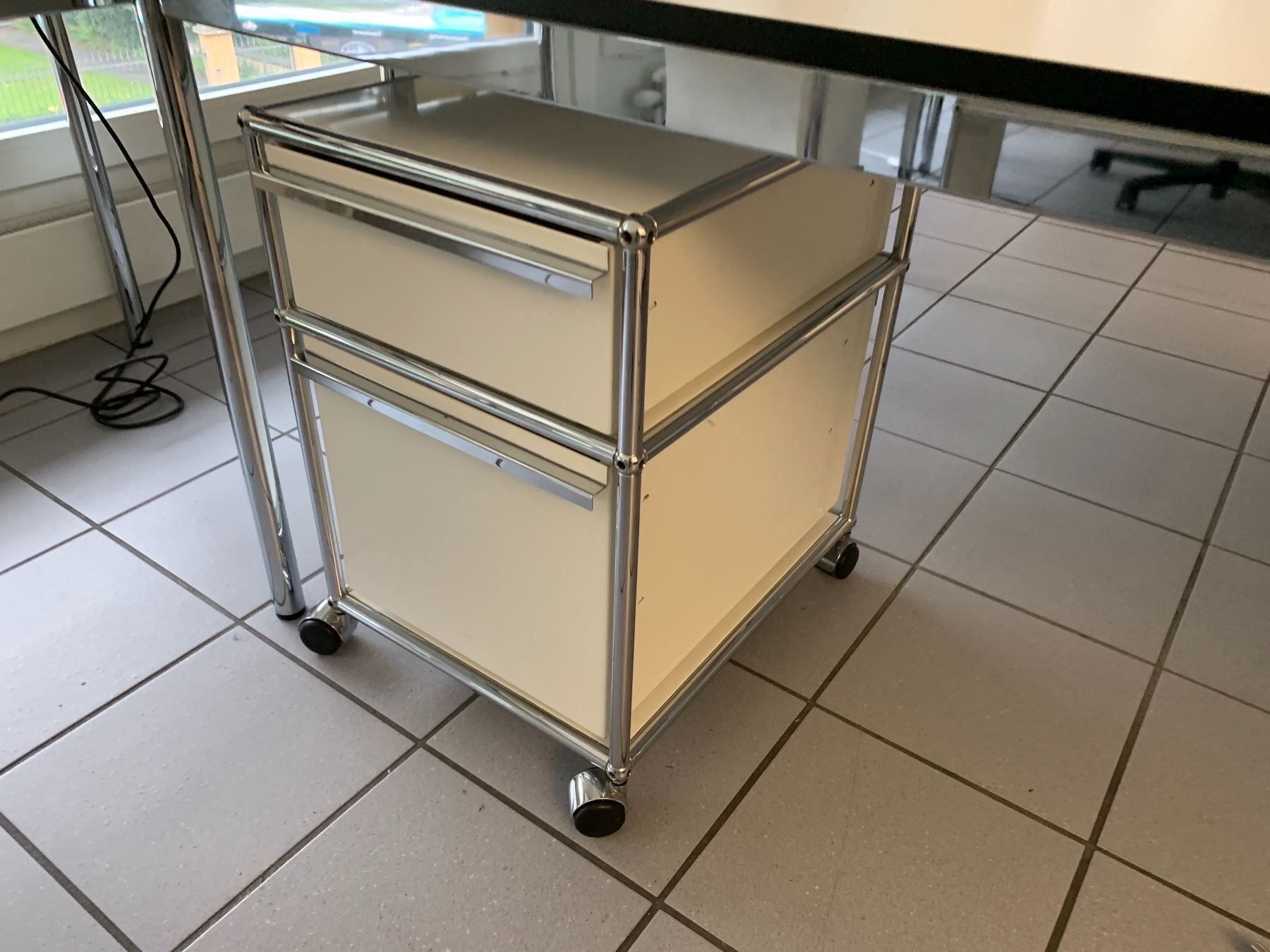 USM Cassettiere: Usm Korpus weiss Lieferung gratis – Usato da Thun venduto da Thuno6 1
