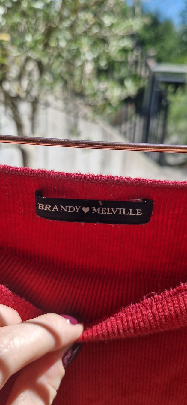 Top: Rotes Brandy Melville Langarm Top – Usato da Wohlen b. Bern venduto da lau_7vcp 1
