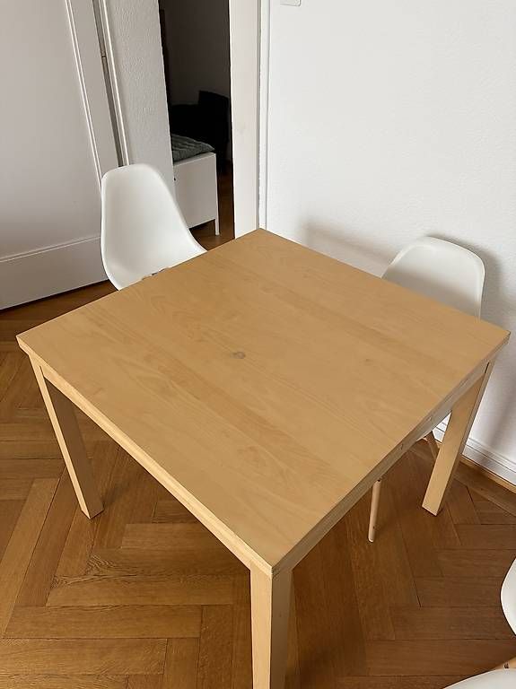 Ikea Tavoli: Table à manger carrée en bois – Usato da Genève venduto da nad_k72j 1