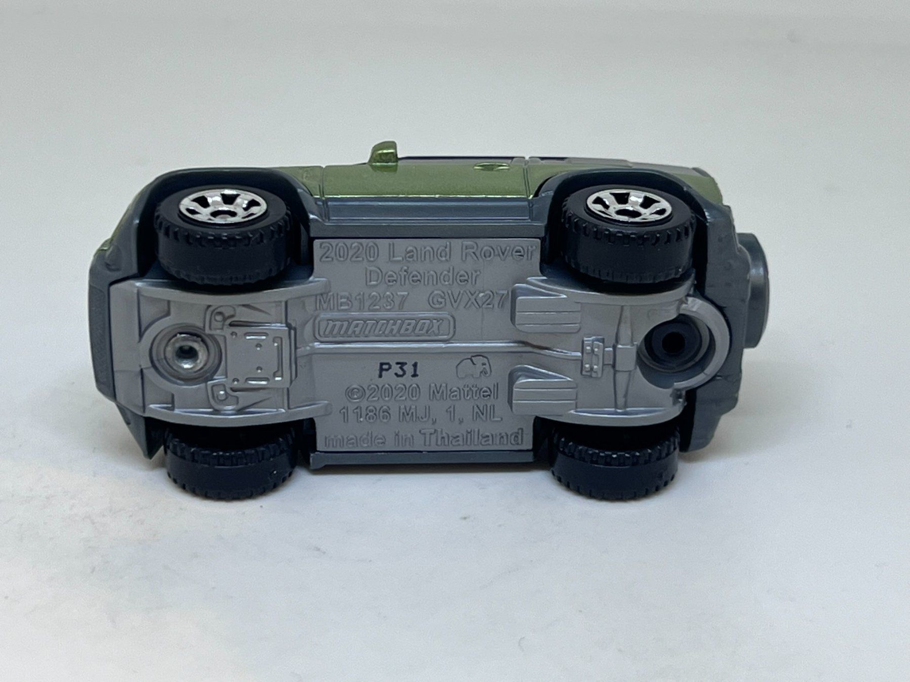 Matchbox Modellini d'auto: Matchbox 2020 Land Rover Defender #734 – Usato da Wildegg venduto da LaaBoutique 3