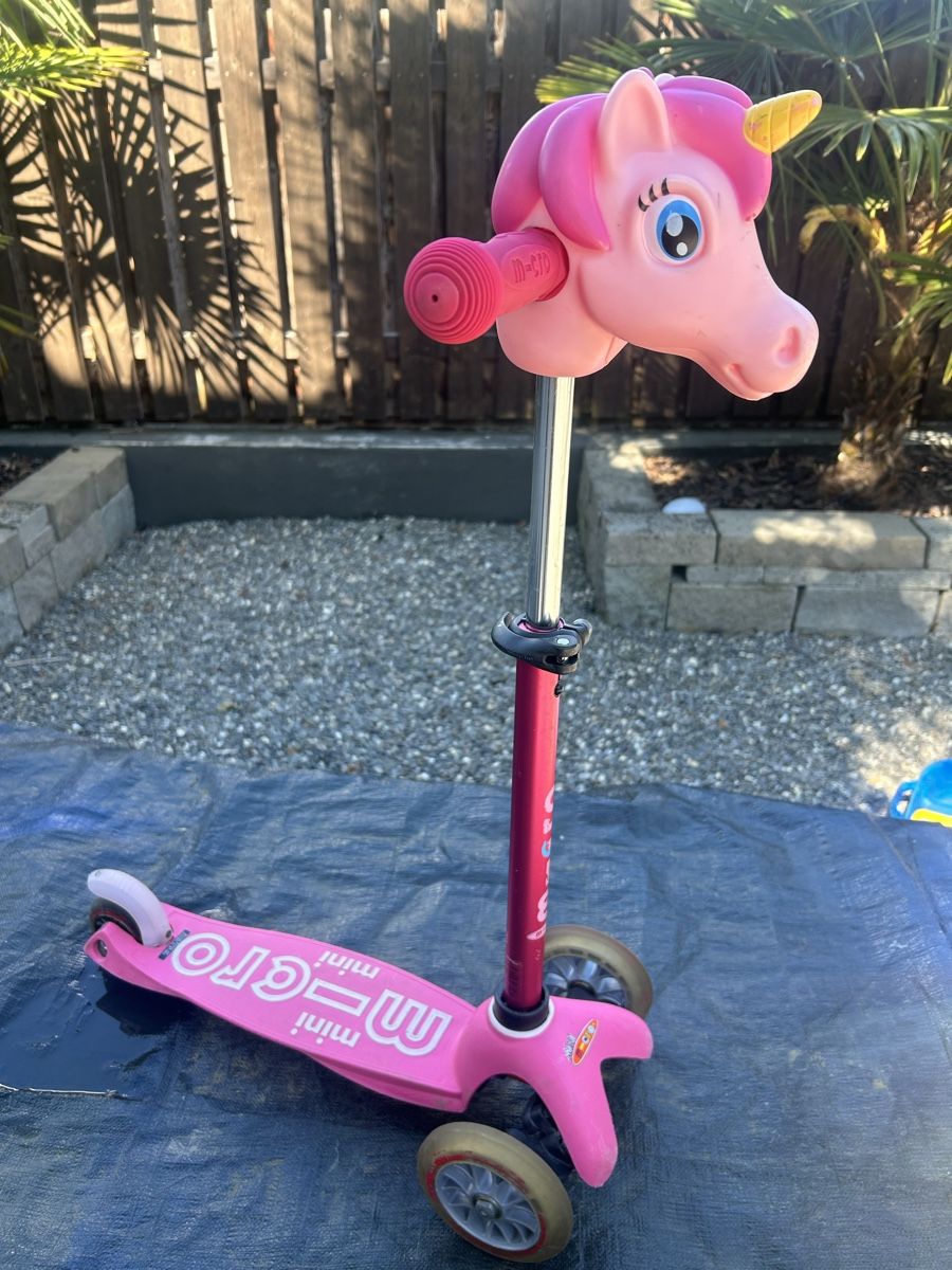 Micro Kickboard: Micro Mini Scooter Trotti Kicki mit Einhorn Kopf Rosa – Usato da Rapperswil SG venduto da lilkate 1