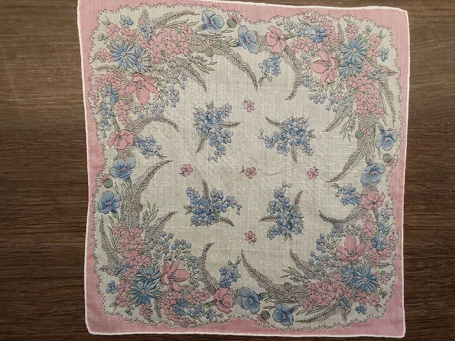 Autres vêtements & accessoires: Taschentuch Motiv Blumen – D'occasion à Köniz par scopello12