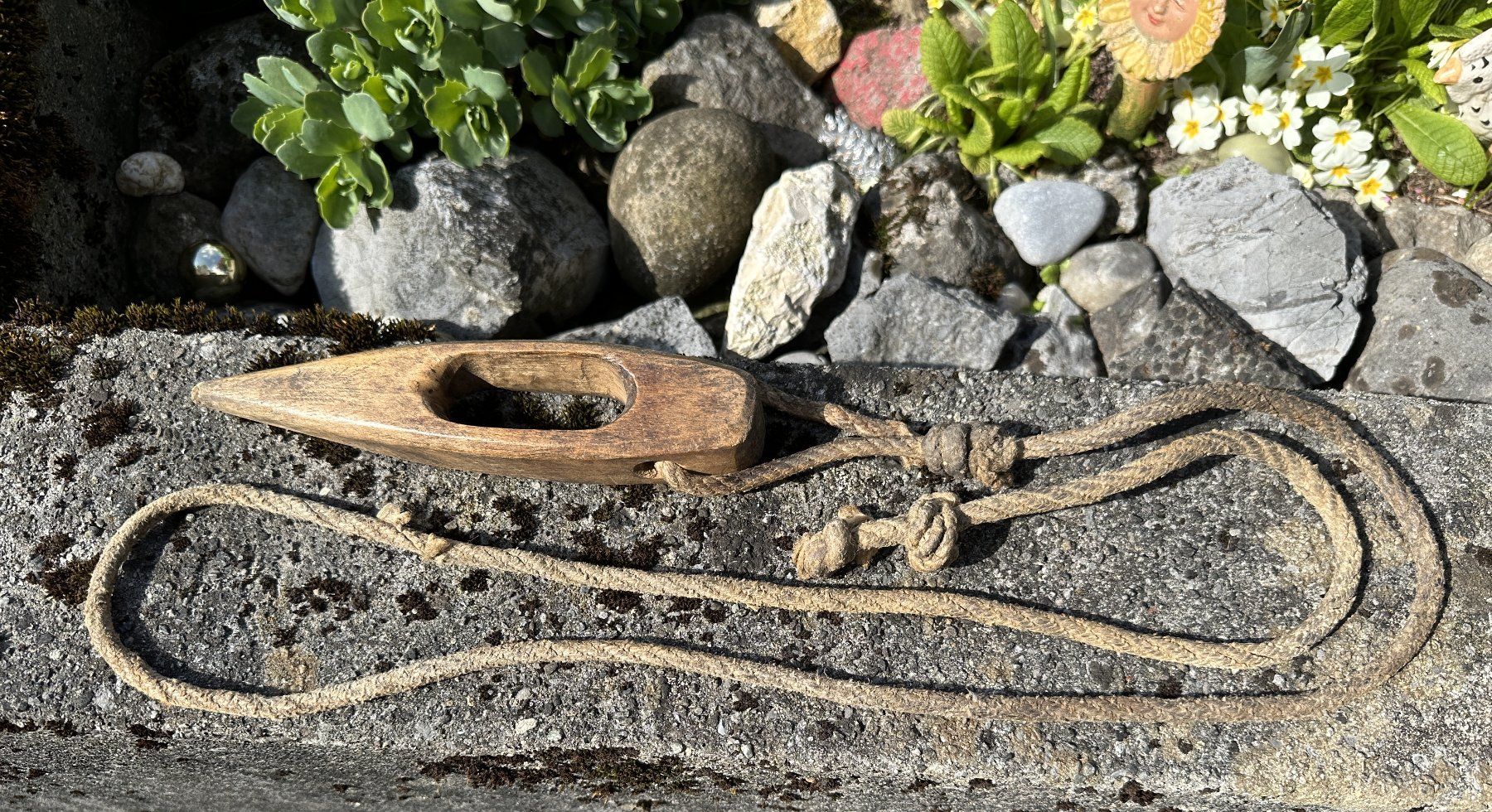 Articoli in legno: Holzkeil mit Hanfseil, Vintage – Usato da Hergiswil NW venduto da hpb_9bvx