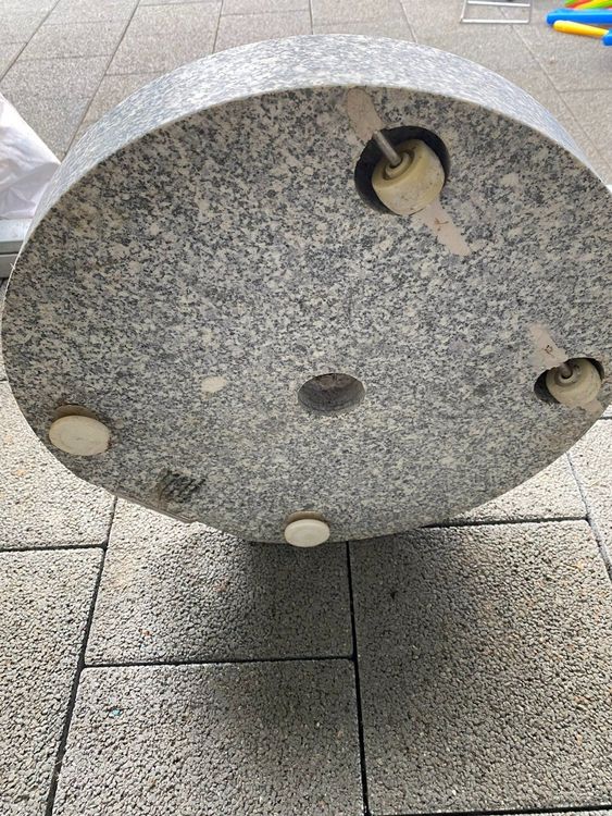 Sonnenschirmständer aus Granit mit Rollen Kaufen auf Ricardo
