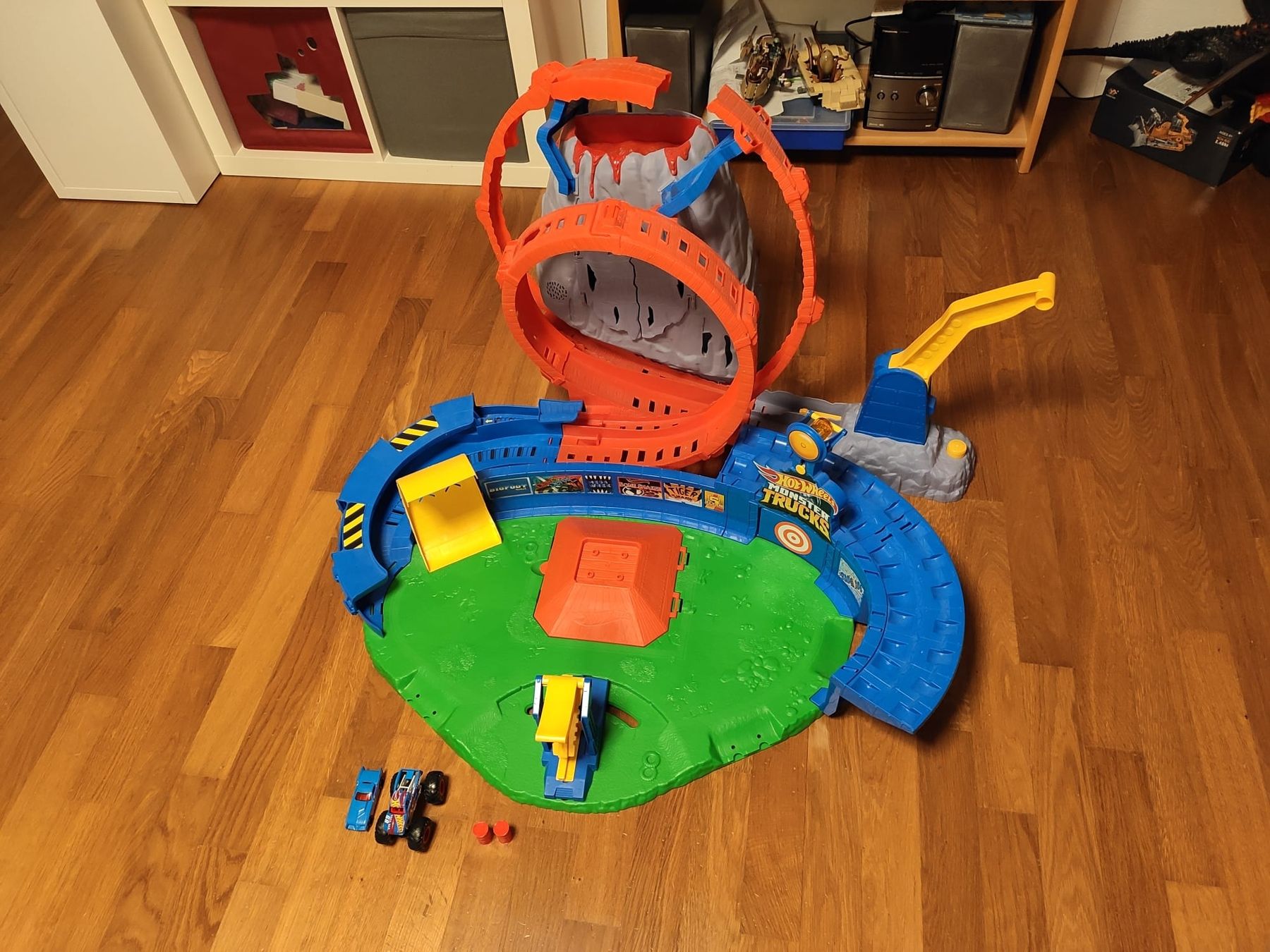 Hot Wheels Giocattoli: Hotwheels Bahn Monster Trucks T-Rex – Usato da Gossau SG venduto da Crazysilv