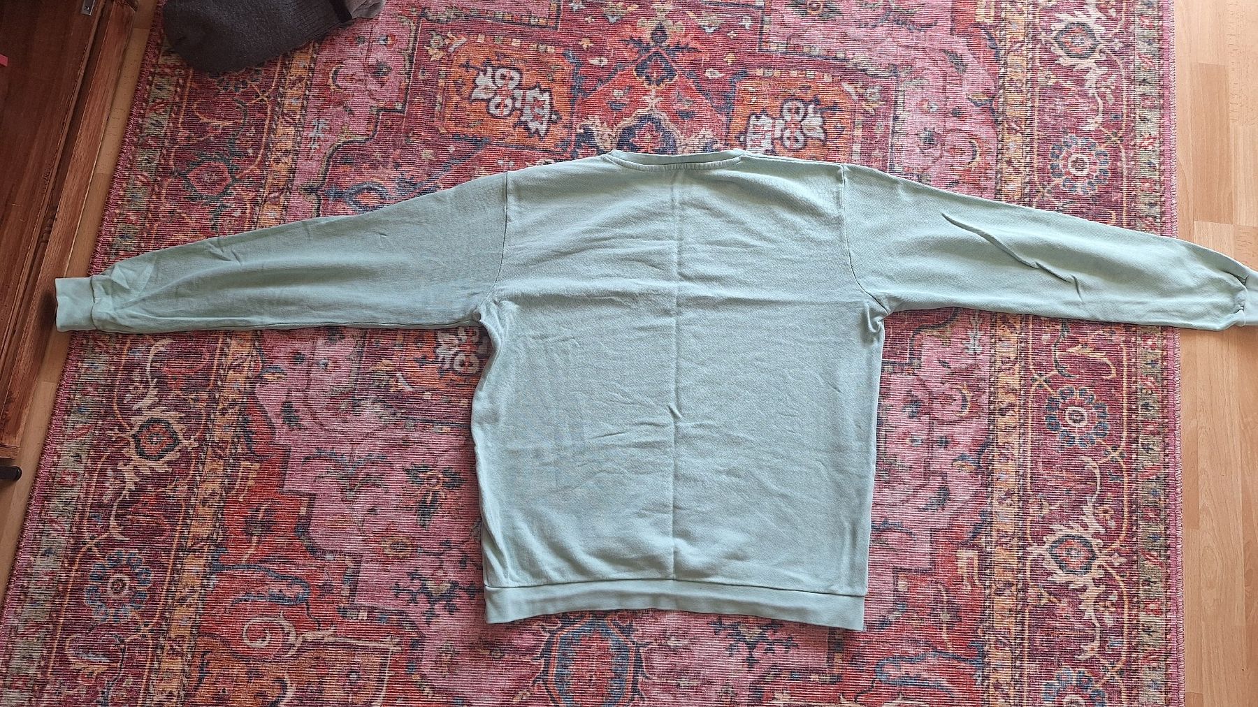 Pullover & Sweatshirts: Pullover Langarm hellgrün mit rotem Herz Grösse L – Gebraucht aus Winterthur von shishibelle 1