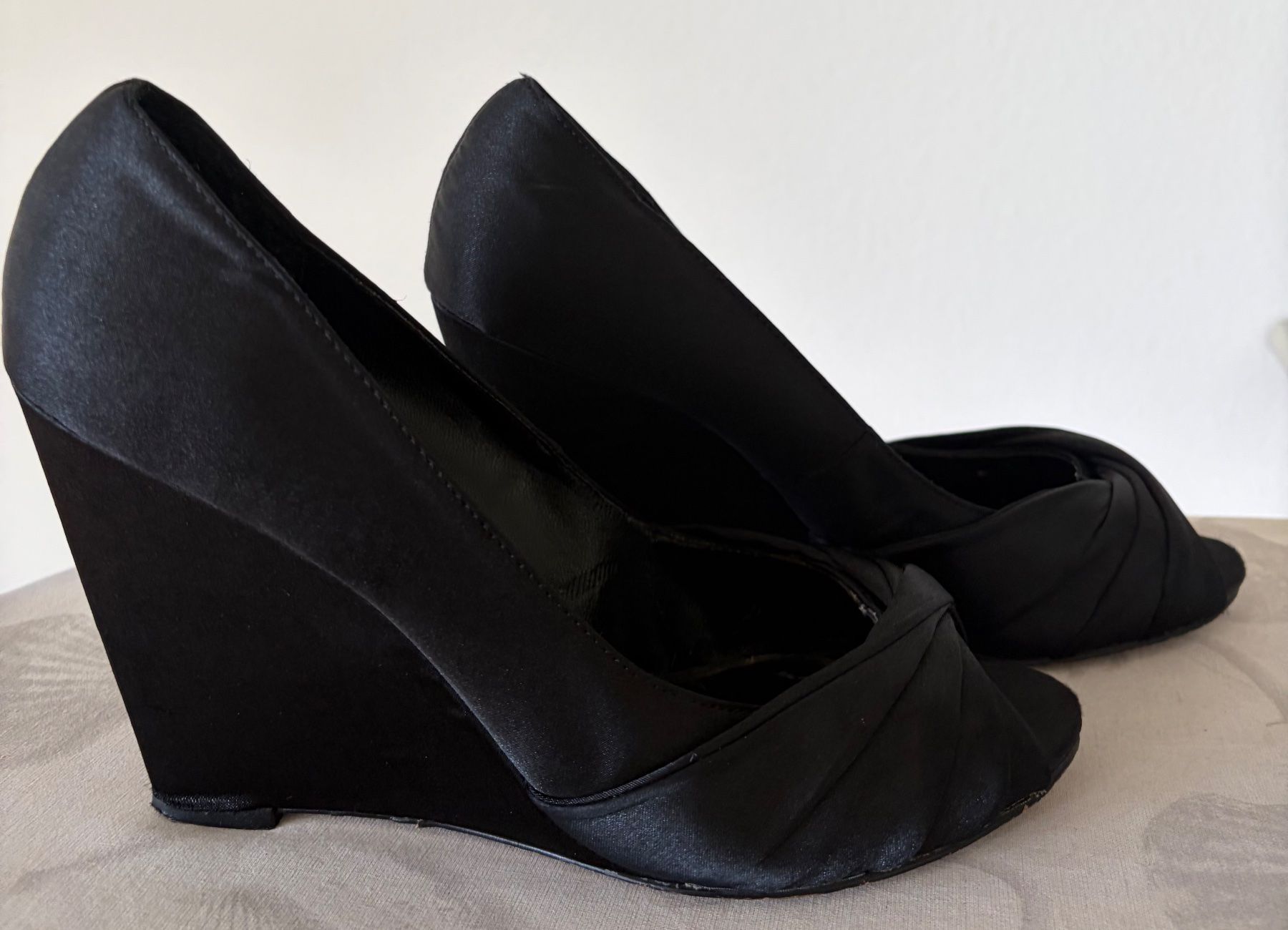 Damenschuhe: Schuhe in Schwarz mit Keilabsatz, Gr. 38 – Gebraucht aus Zürich von Maria2021 1