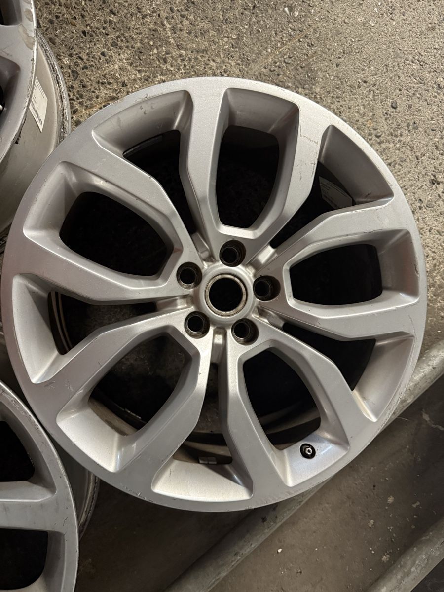 Land Rover Cerchioni: Alufelgen zu Range Rover 3x – Usato da Reichenburg venduto da T864RX 2
