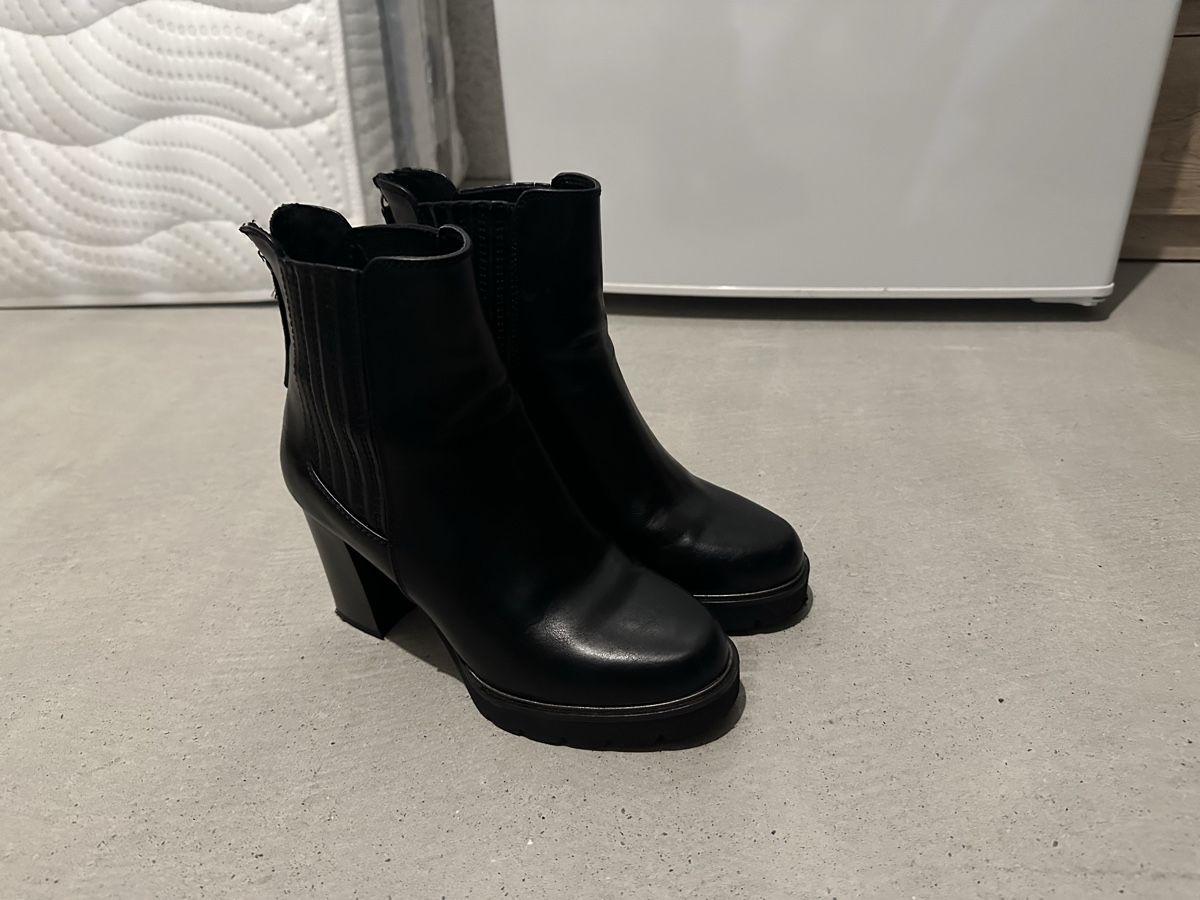 Damenschuhe: Schwarze Stiefeletten – Gebraucht aus Chur von Sadi98 3