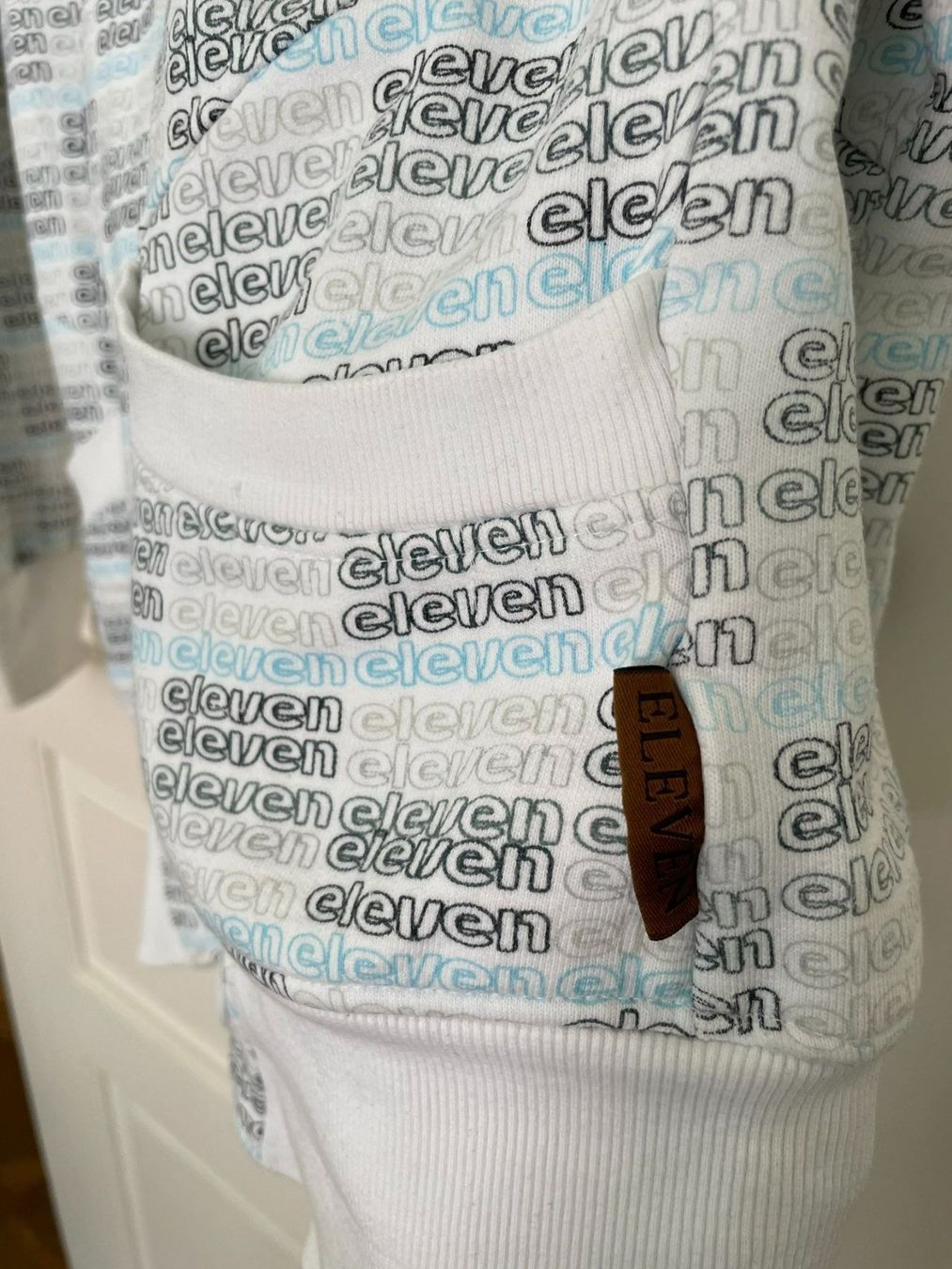 Maglioni & Felpe: Eleven Hoodie Damen – Usato da Chur venduto da adien 4