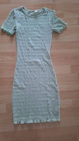 Kleid enganliegend, lindgrün, Gr. XXS, h&m