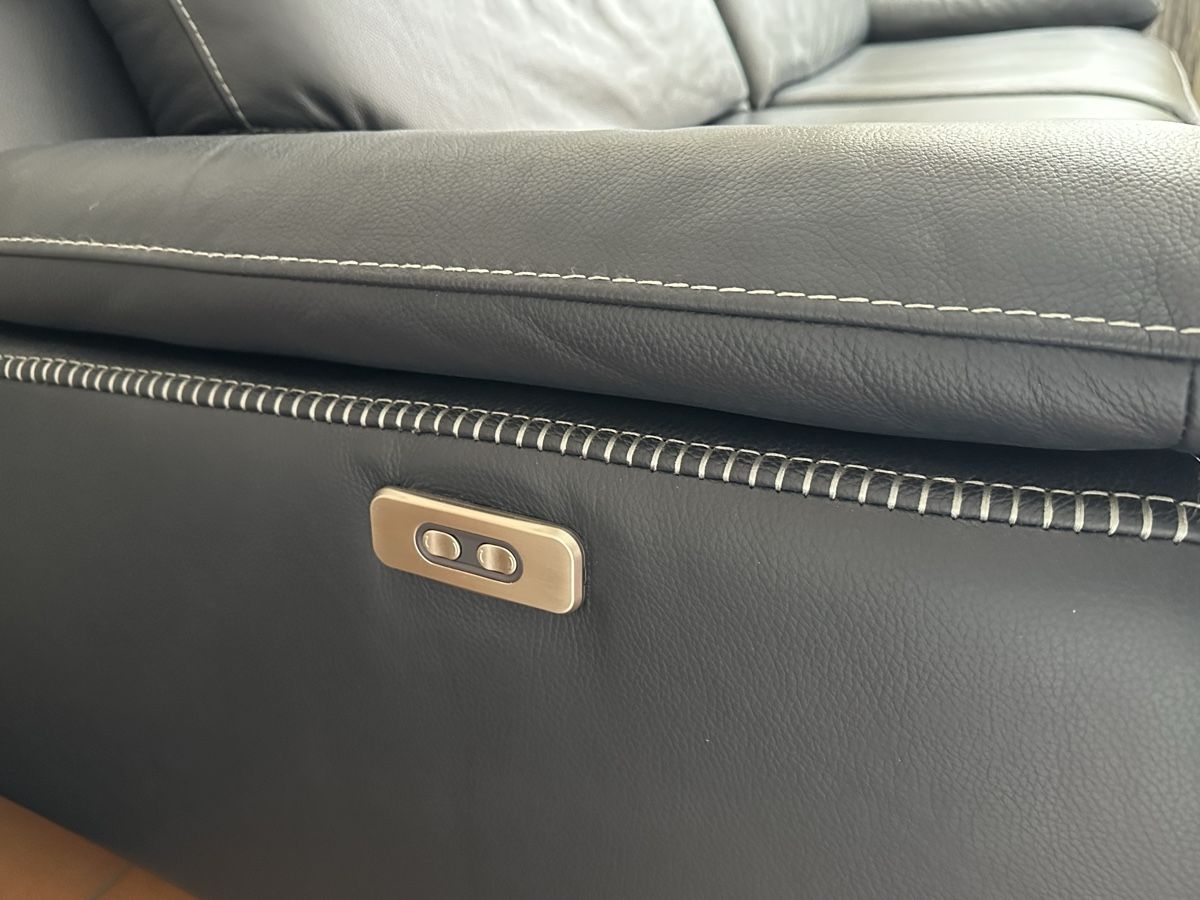 Conforama Sofas: 3er Sofa Conforama Belluno Leder NightBlue – Gebraucht aus Boppelsen von Schoggo3 3