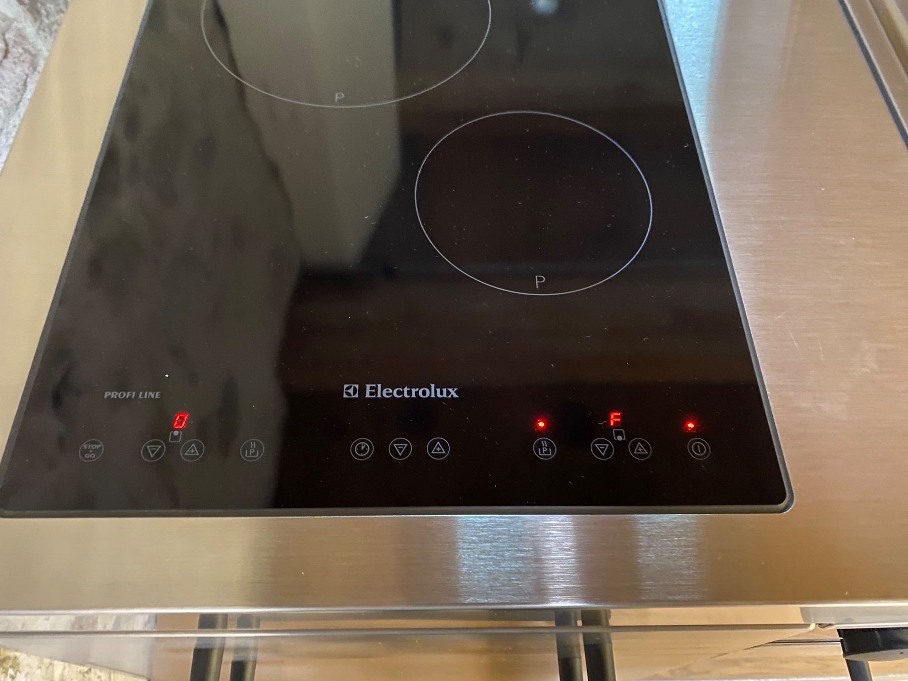 Electrolux Cucine: Outdoorkitchen m Induktionswok Teppan GlaskeramikBackofen – Nuovo (secondo la descrizione) da Bremgarten AG venduto da 2N1 5