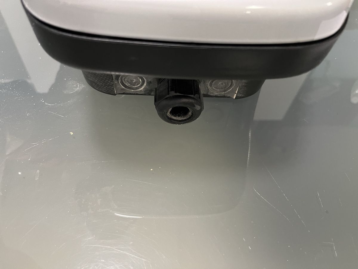 Mennekes Batterie-Ladegeräte: Borne de charge Mennekes – Gebraucht aus Eclépens von Revit19 5