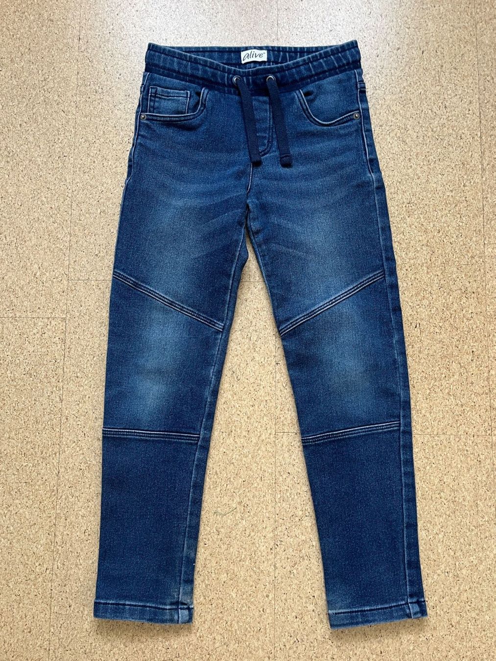 Jeans: Blaue Jeanshose, elastisch, Gr. 140, von "alive" – Usato da Grosswangen venduto da Vita500