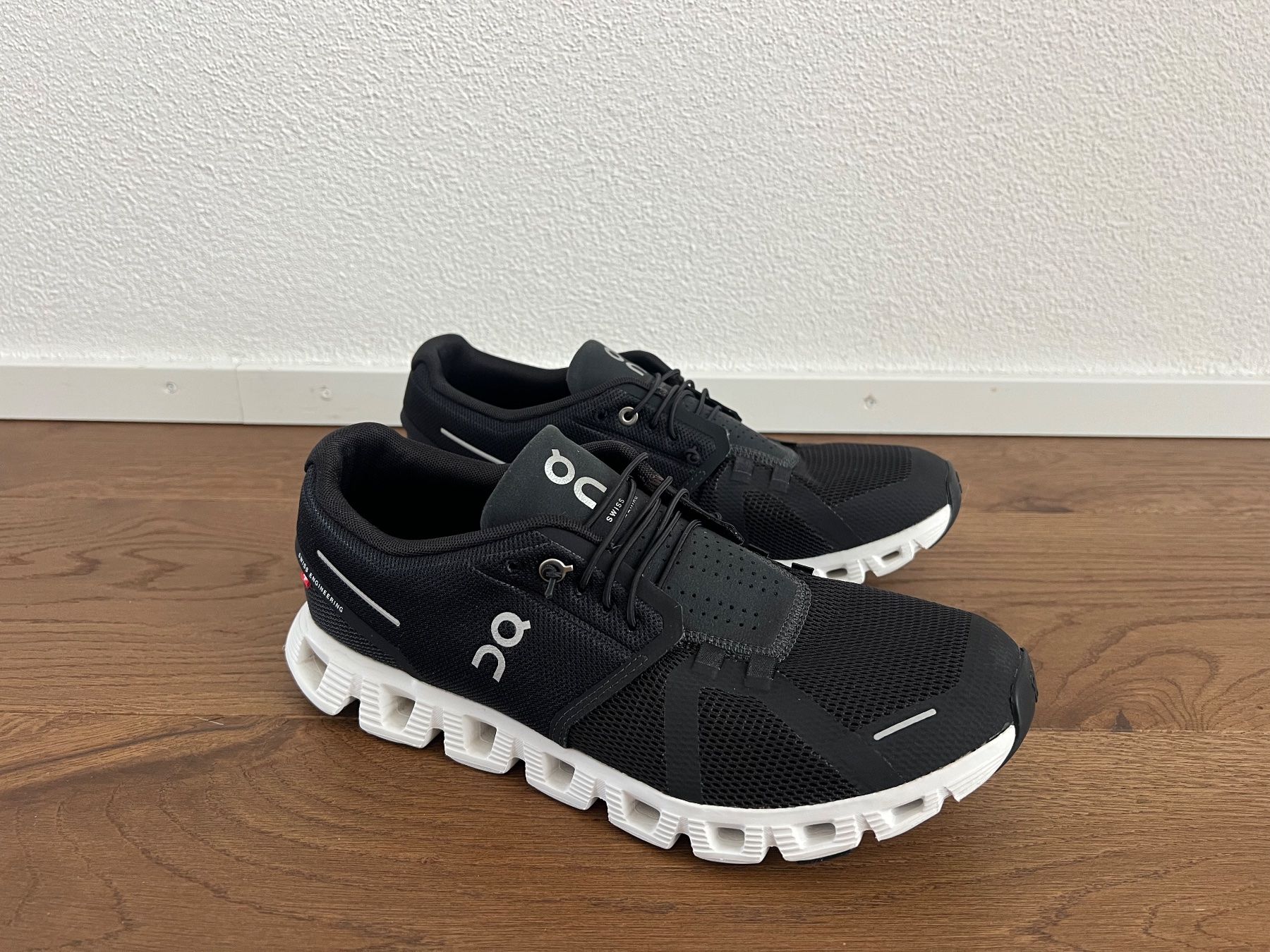 Scarpe da uomo: On Cloud 5 Men Shoes size 43 Black & White – Nuovo (secondo la descrizione) da Urdorf venduto da karol.muszkiewicz 1