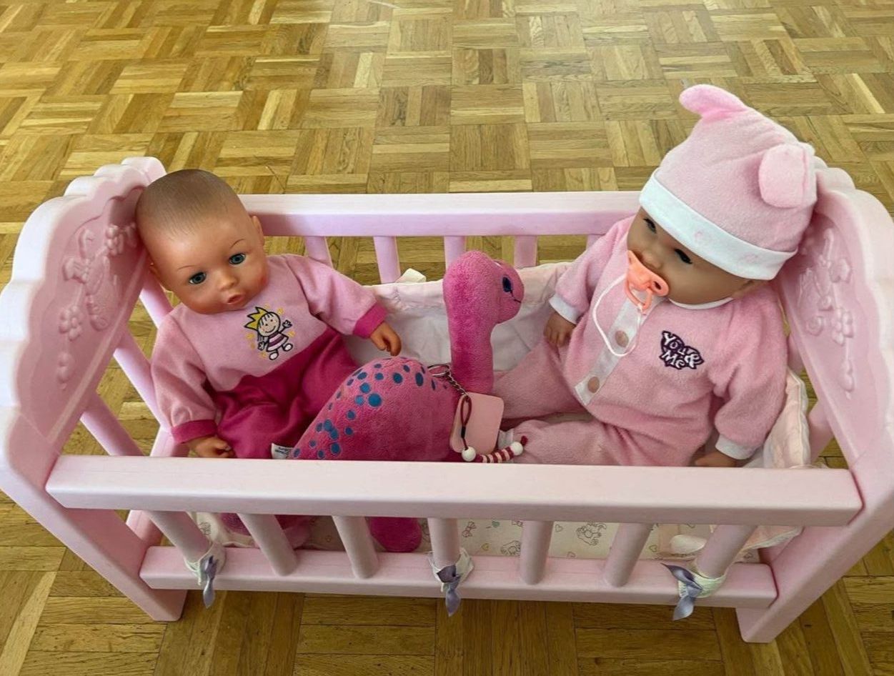 Bambole: Puppenbett mit Puppen – Usato da Zürich venduto da Abrar123 1