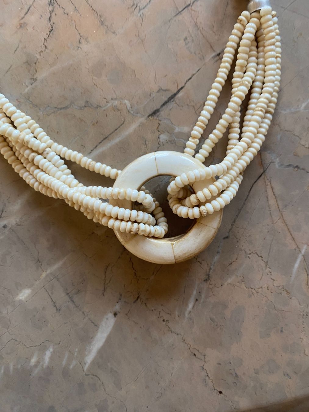 Catenine: Bone African Hand Carved Bead Necklacee – Usato da Zürich venduto da hil_88hg 1
