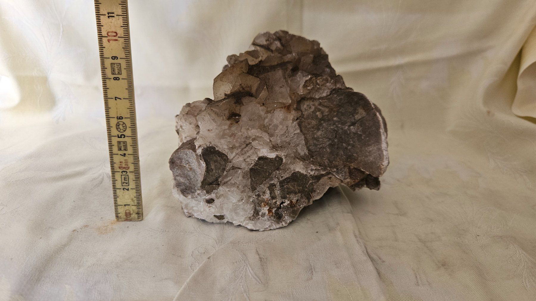 Minerali & Pietre curative: Pietra con cristalli – Usato da Melano venduto da H-Sara 3