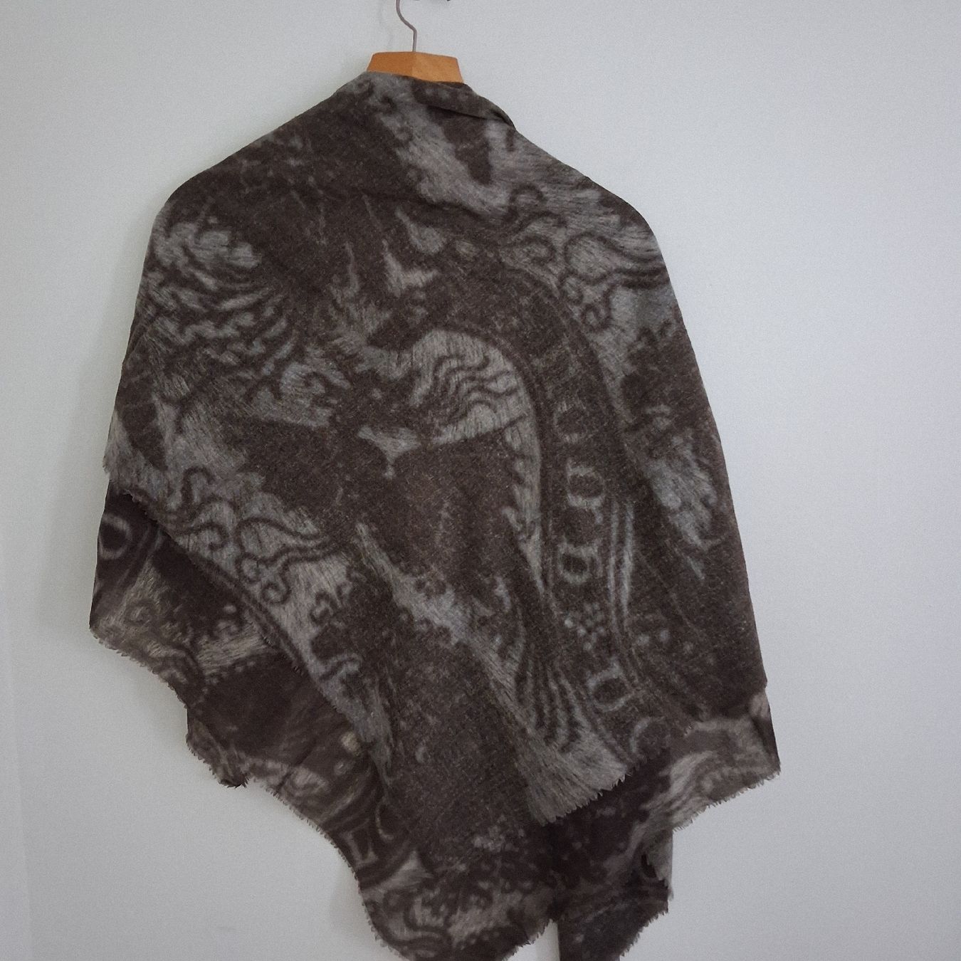 Foulards & écharpes: Loup Noir wool scarf – Neuf (Voir description) à Wil SG par tre_g2l7 1