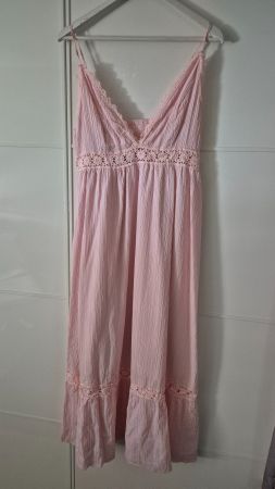 Robe longue rose volants et dentelle taille L, neuve