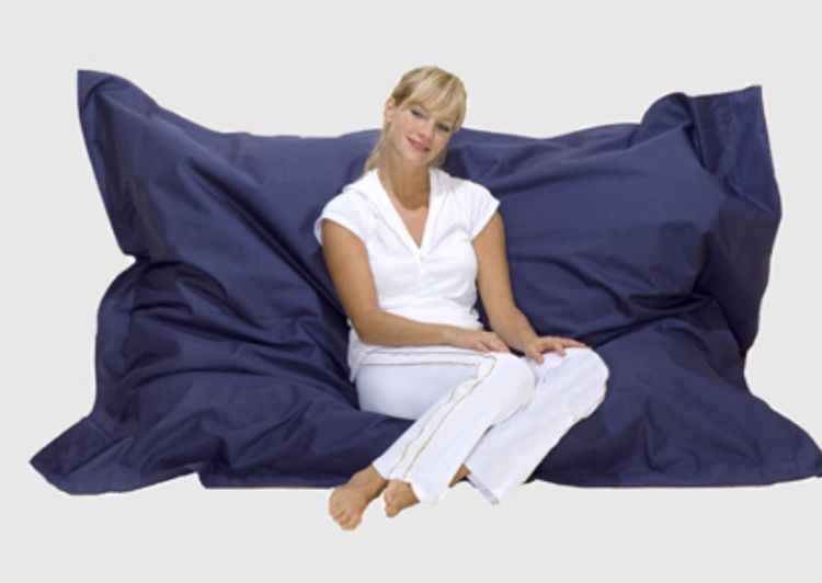 XL- Sitzsack von Loungepillow *Navy* 140 x 180cm ab CHF 1.- 2