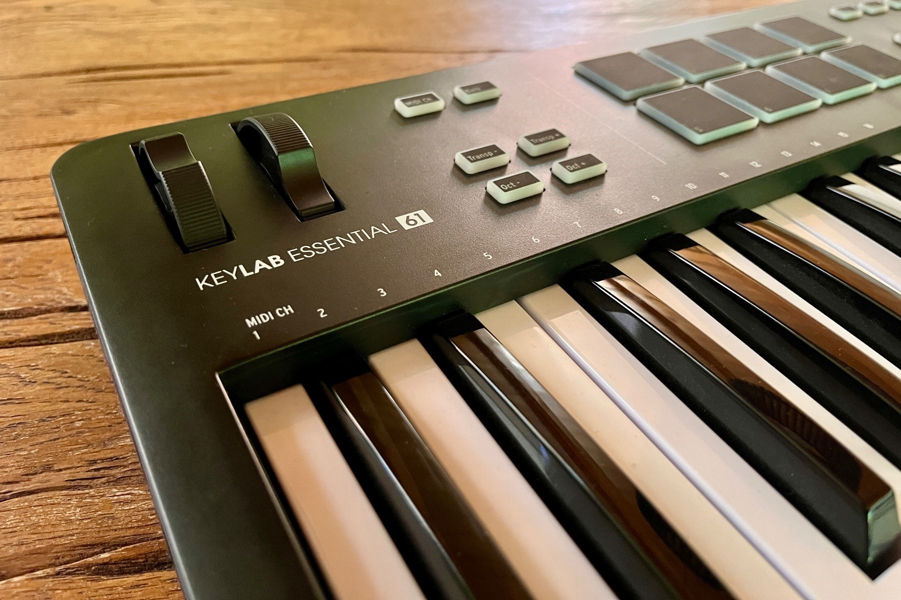 Arturia Musikinstrumente: Arturia Keylab Essential 61 MIDI Keyboard Controller – Gebraucht aus Hirzel von MacPingu01 1