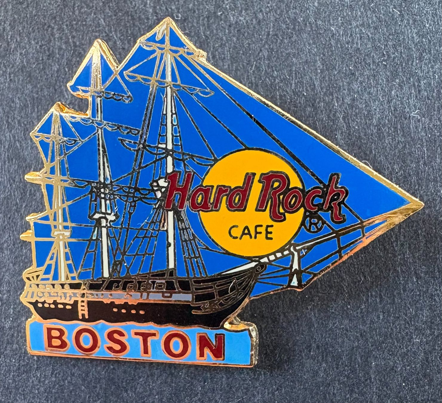 Hard Rock Cafe Placchette & Badge: ANSTECKNADEL HARD ROCK CAFE – Usato da Ostermundigen venduto da wini63