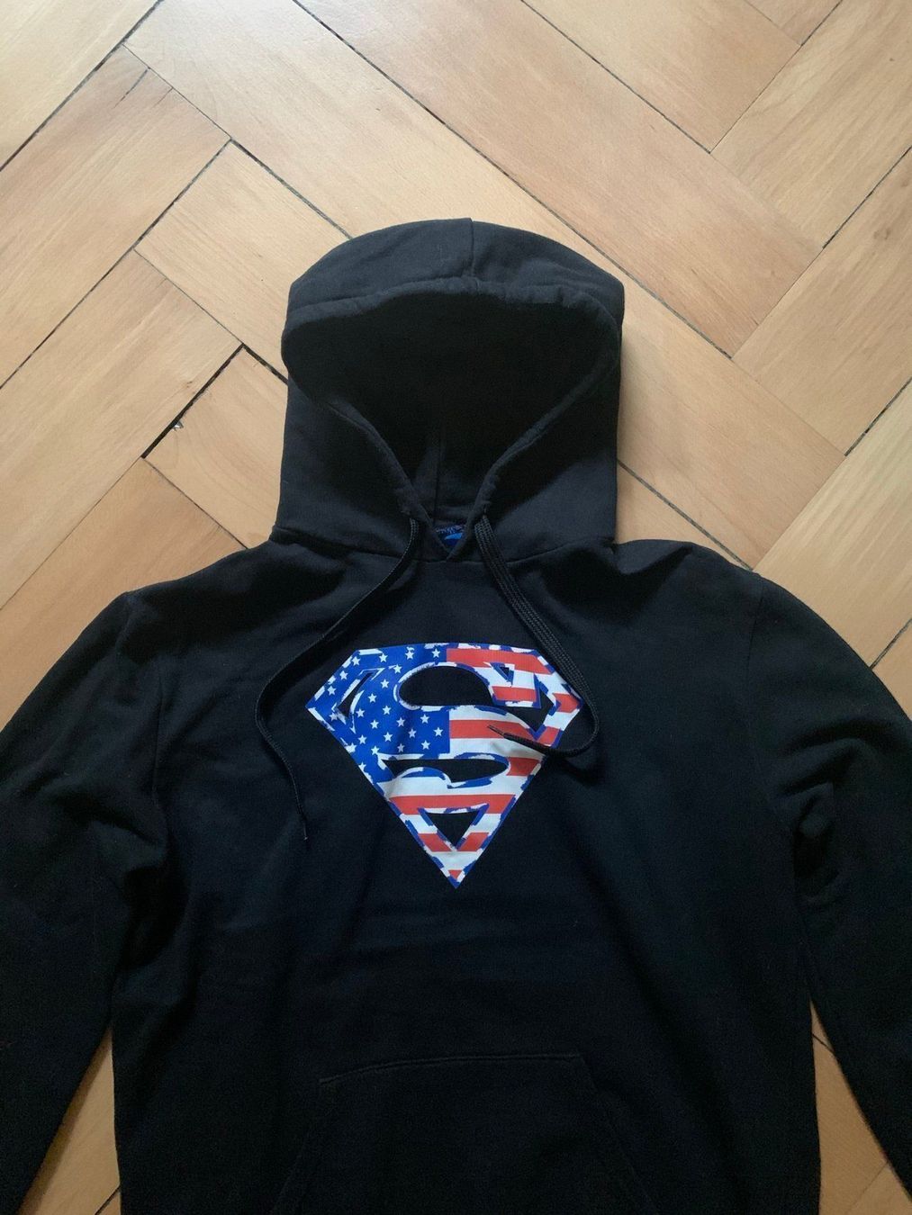 Pulls & Sweat-shirts: Superman Hoodie Pullover schwarz - S – D'occasion à Zürich par Diazaio 1